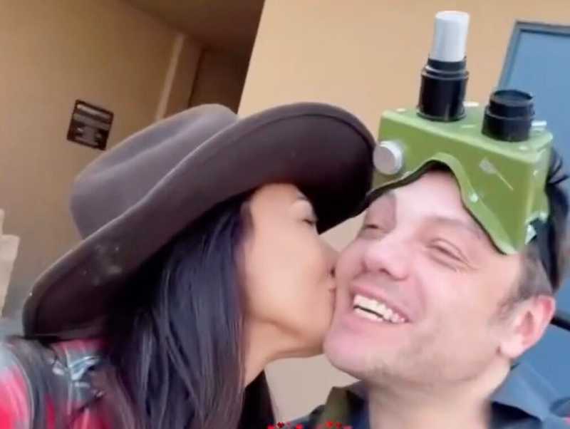 Tiziano Ferro celebra il Carnevale in California con Moran Atias