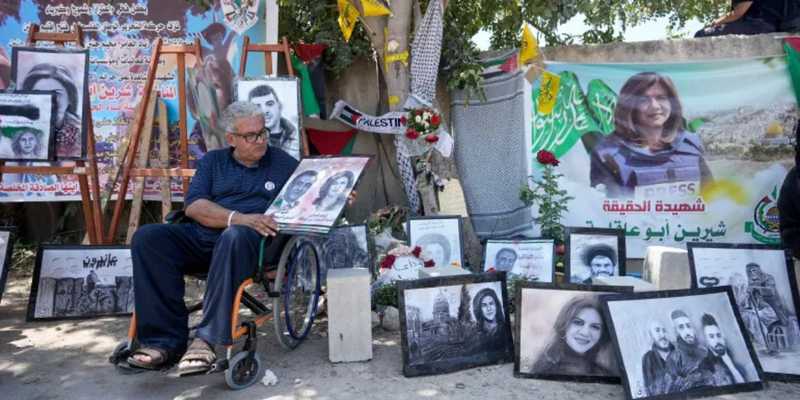 L'arresto del giornalista che ha assistito all’uccisione di Shireen Abu Akleh