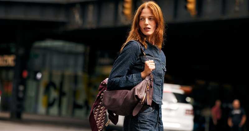 La borsa bordeaux: 5 abbinamenti impeccabili