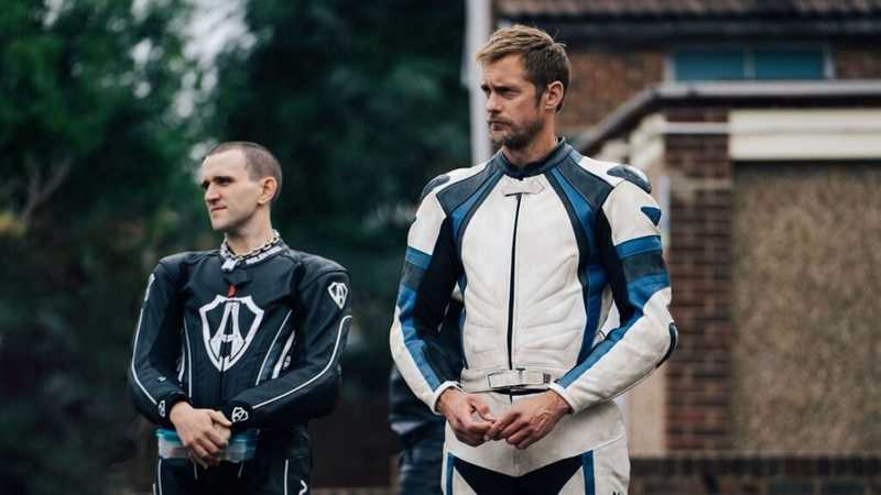 Pillion – Amore senza freni: un debutto