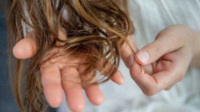 Nuovo Biomarcatore Identificato nei Capelli per la Diagnosi del Parkinson