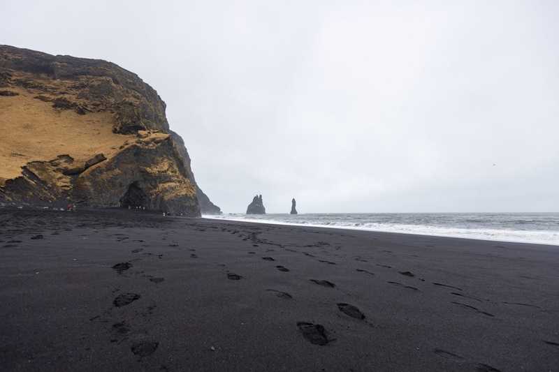 Reynisfjara: Danni Gravi e Accesso Vietato