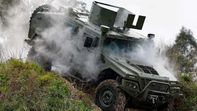 Corsa agli Armamenti: La Spesa Globale per la Difesa Raggiunge Nuovi Massimi