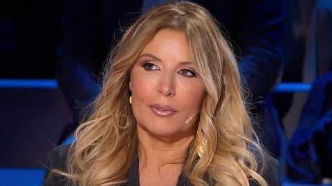 Lucarelli Invita al Boicottaggio di Le Iene