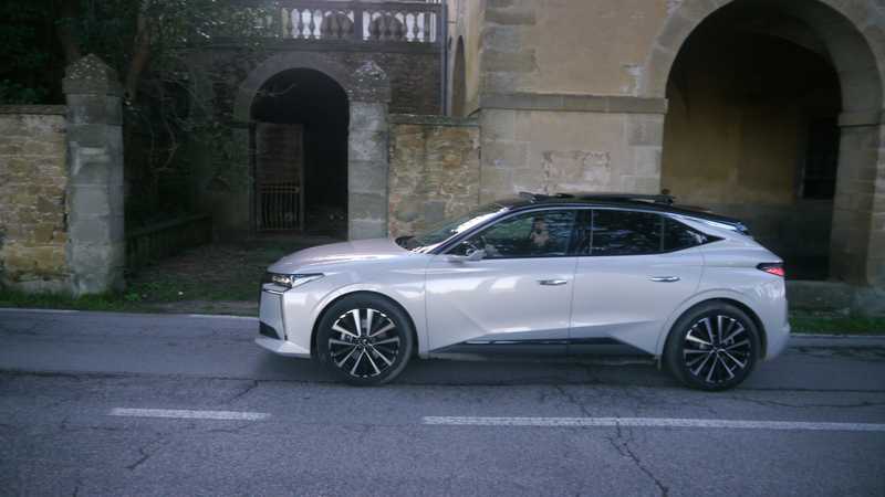 DS 4 E-Tense 100% Elettrica: Un’Esperienza di Lusso e Design