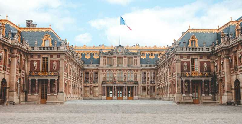 Versailles: Specchio dell'Arte e della Storia
