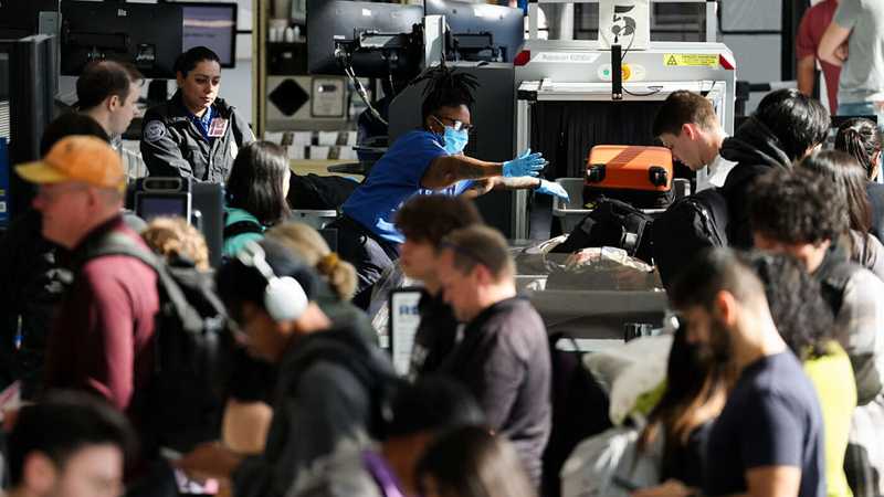 Industria dei Viaggi Pone Pressione su Congresso per Porre Fine allo Shutdown del DHS e