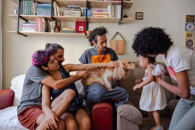 Famiglia poliamorosa brasiliana: amore senza confini