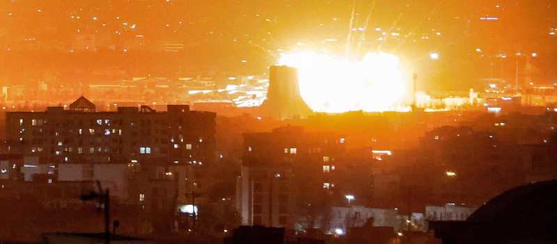 Trump minaccia nuovi attacchi contro l’Iran, Pezeshkian respinge le richieste americane