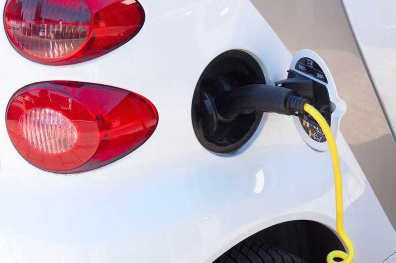 Caro benzina: auto elettriche tornano in auge
