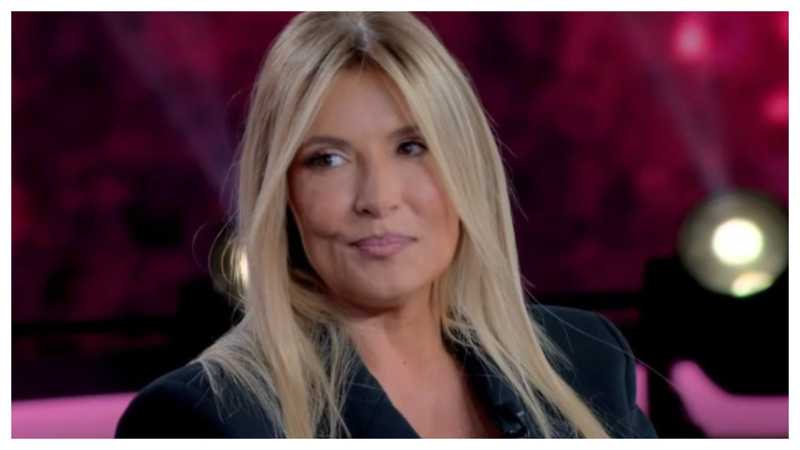 Selvaggia Lucarelli rimanda matrimonio 2027