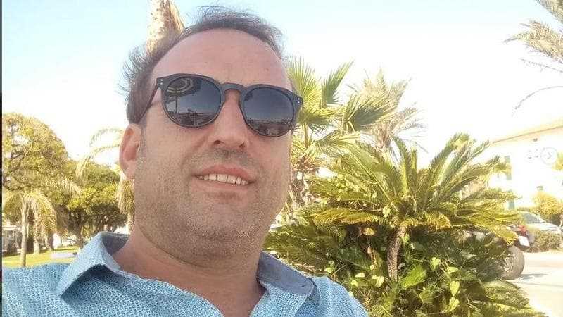 Giacomo in ginocchio, osso del collo rotto