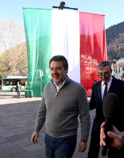 Salvini: "Ue si accorga o suoneremo la sveglia"